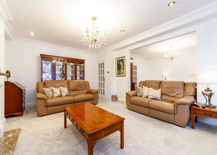 Bright 3Bdr Apt Near Swiss Cottage